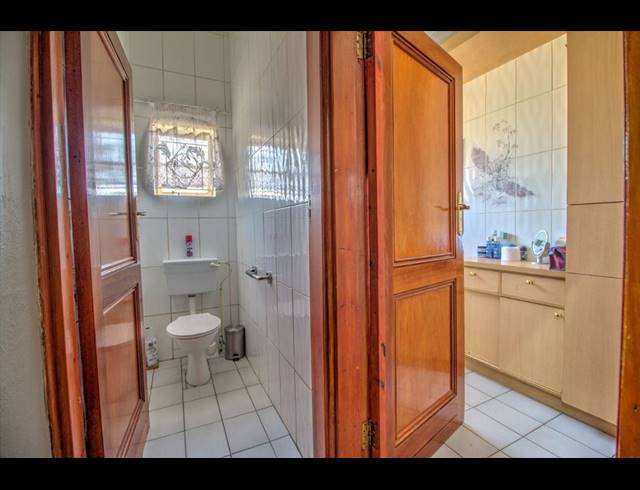 4 BEDROOM FREESTANDING FOR SALE IN KEMPTON PARK EXT 2